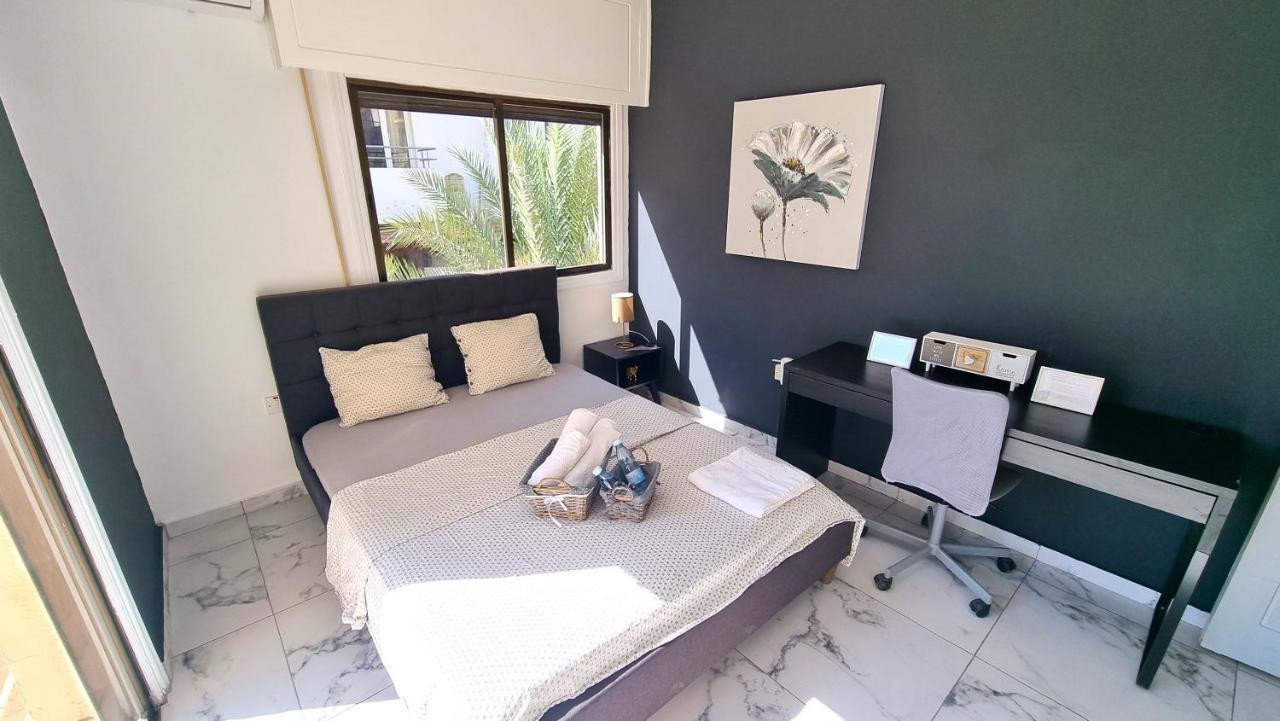 Cozy Beach Apt, Near Airport With 100Mbit Internet Larnaca Exteriér fotografie